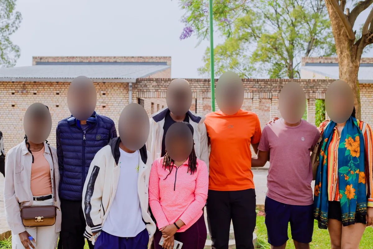 Dieselbe Gruppe, alle Gesichter unscharf